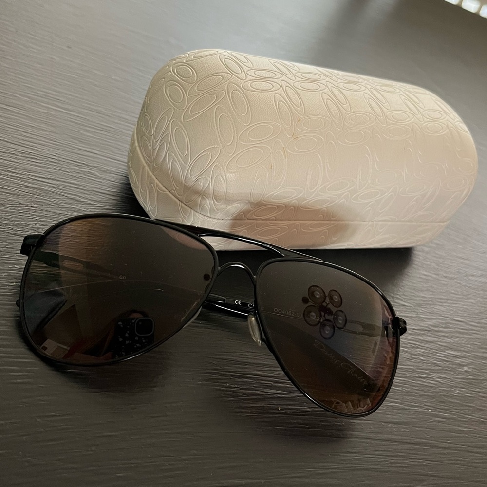 Oakley aviator sunglasses! Excellent condition!